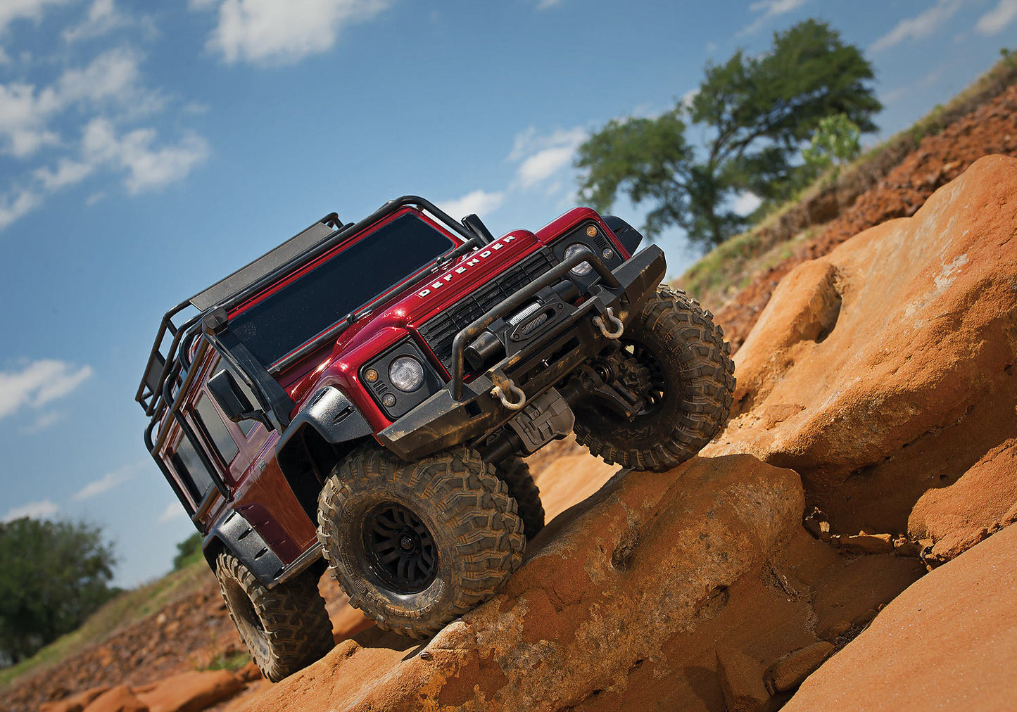 Traxxas 1/10 4WD Crawler RTR TRX-4 Land Rover Defender - Red TRA82056-4RED
