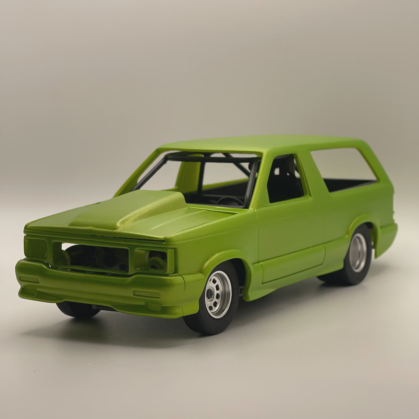 Model Maker's Model Kit 1/24 1984 S10 Blazer Kit Drag Edition