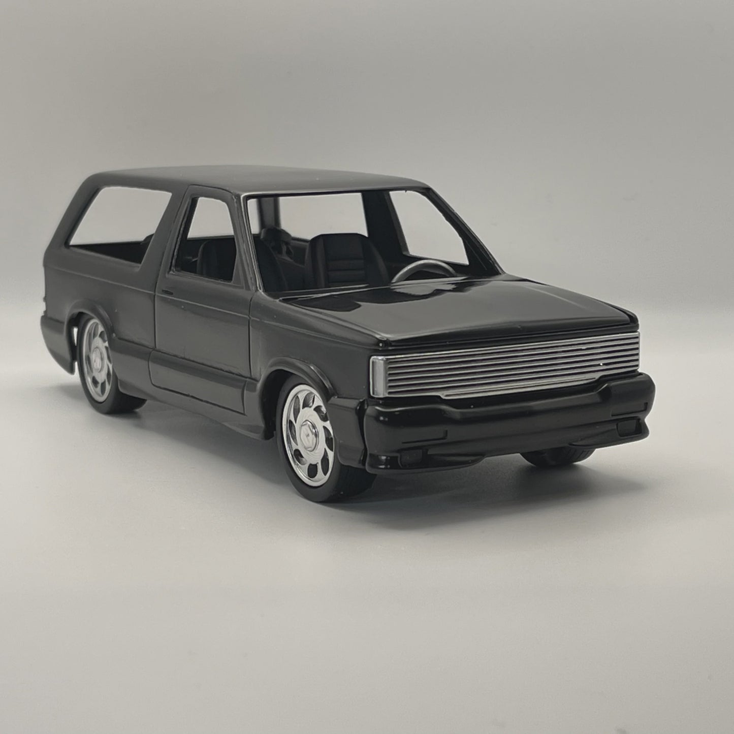 Model Maker's Full Model Kit 1/24 S10 Blazer Kit 90's Street Edition