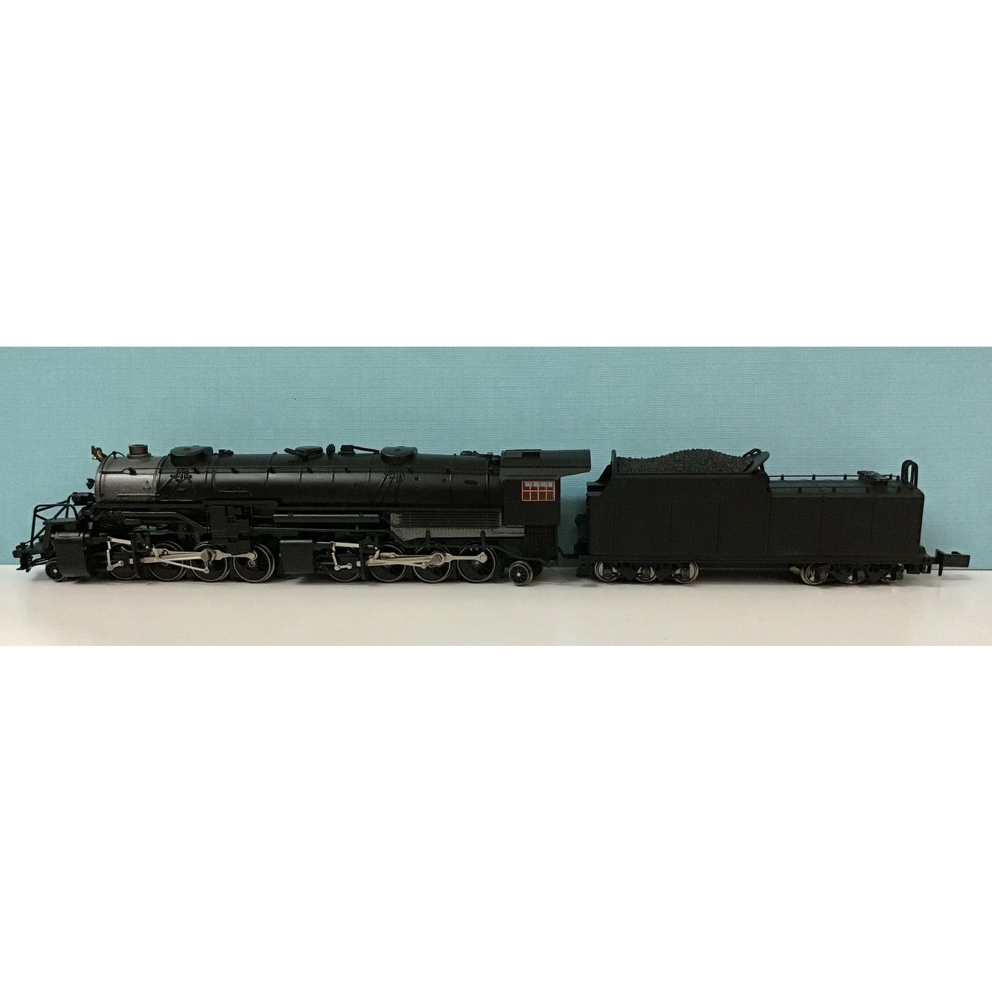 N scale USRA 2-8-8-2 Undecorated Steam Locomotive Standard DC