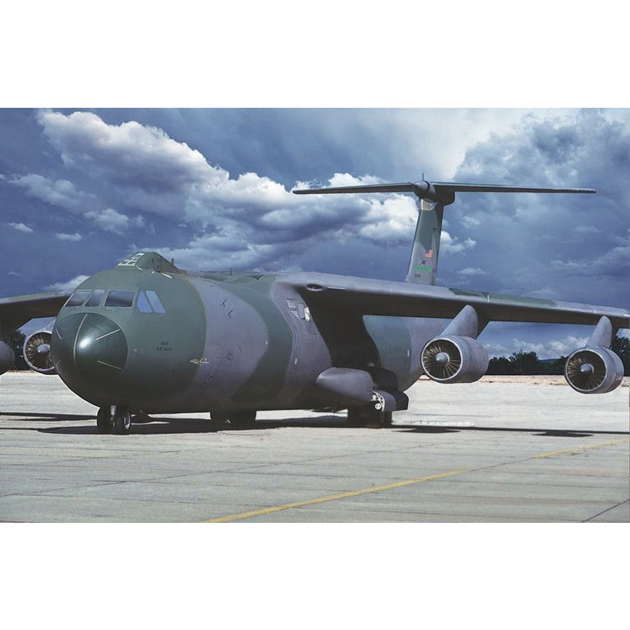 C-141B Starlifter 1/144 #331A by Roden