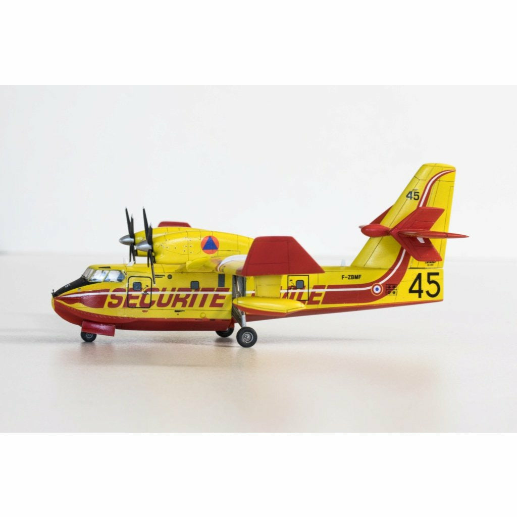 CL-415 Water bomber 1/144 by Amodel