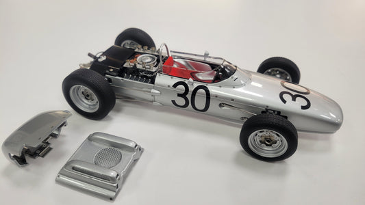 (Pre Owned) AutoArt Signature Porsche 804 F1 #30 1962 Grand Prix De France Dan Gurney 1:18 86271
