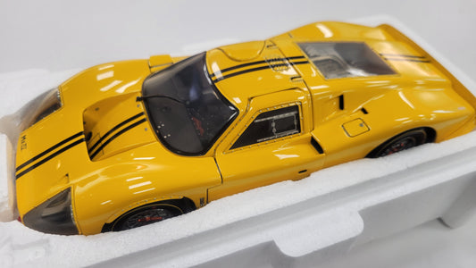 (Pre Owned) Racing Legends Ford GT40 MkIV #1 Sebring Winner 1967 1:18 18050