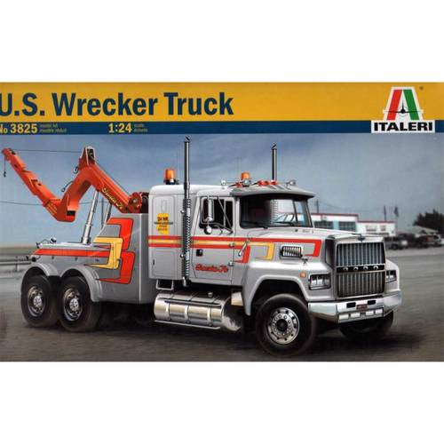 US Wrecker Truck 1/24 #3825 by Italeri