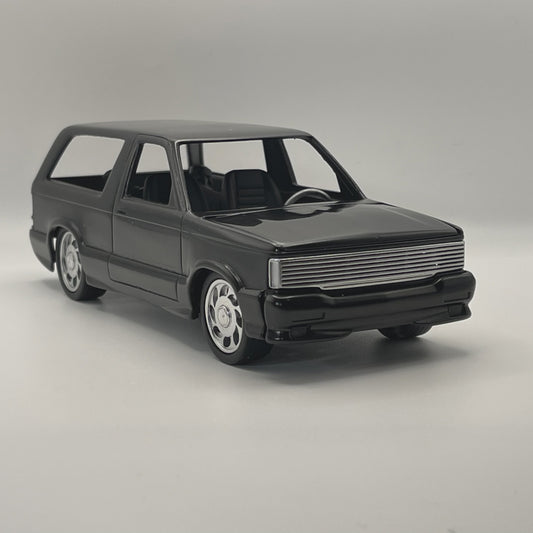 Model Maker's Full Model Kit 1/24 S10 Blazer Kit 90's Street Edition