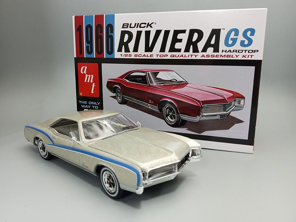 1966 Buick Riviera GS 1/25 Model Car Kit #1439 by AMT