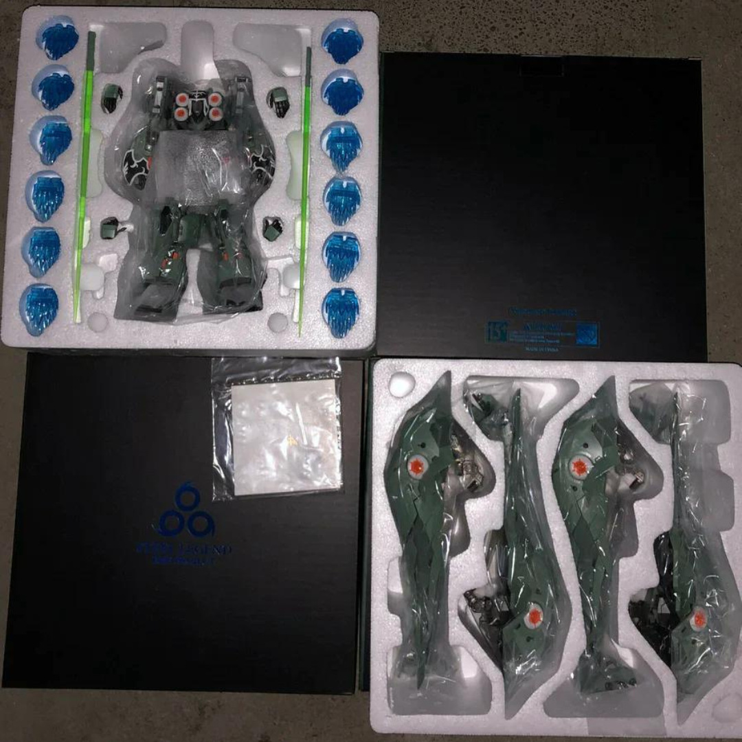 The Steel Legend METAL BUILD Master Grade Style Kshatriya is so big it comes packaged in 2 boxes!