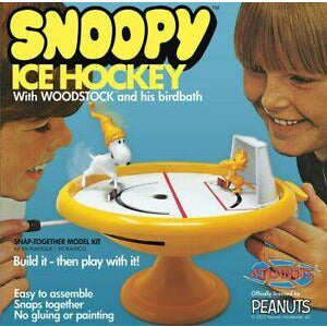 Snoopy Ice Hockey Game w/ Woodstock & Bird Bath #M5696 Peanuts Model Kit by Atlantis