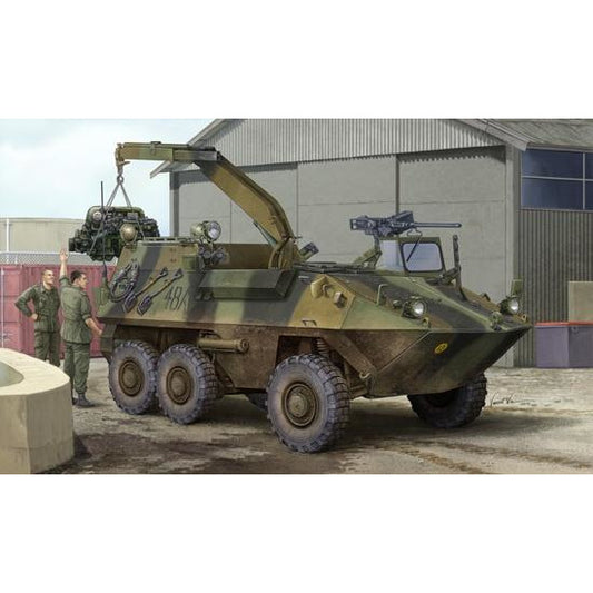 Canadian Husky 6x6 APC 1/35 by Trumpeter