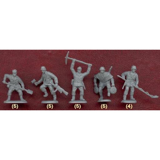 WWII German Engineers #02508 1/72 Figure Kit by Revell