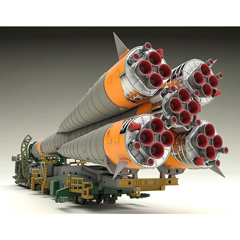 Good Smile Company 1/150 Plastic Model Soyuz Rocket & Transport Train