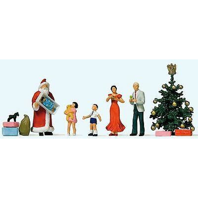 Merry Christmas Scale Figures with Tree (HO)