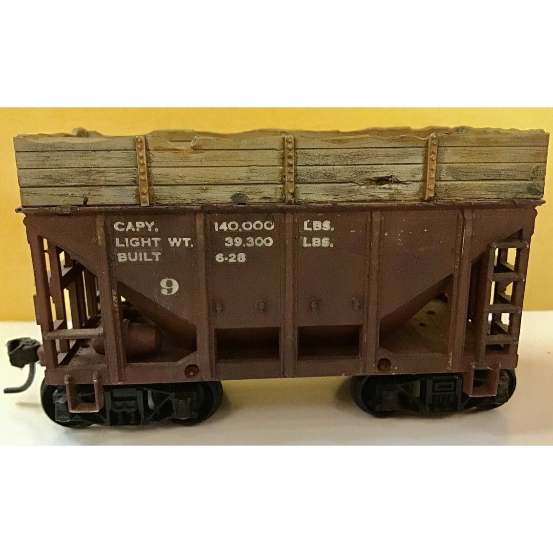 HO scale Ore Car (PRE OWNED)